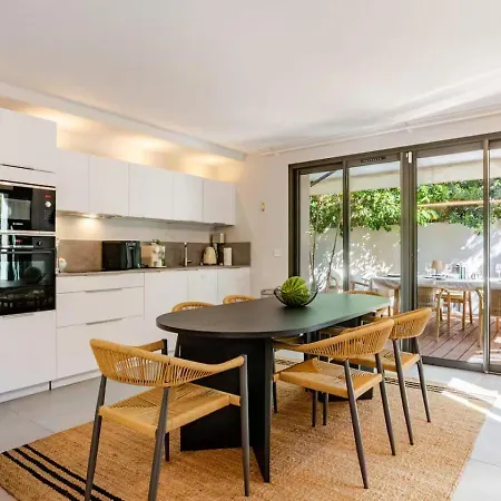 St Tropez Centre 3chambres Et Jardin